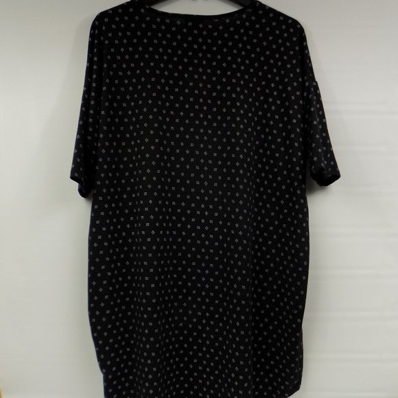 LuLaRoe Irma Black With White Dot Matrix Print Tunic Top Size Small - Picture 3 of 8